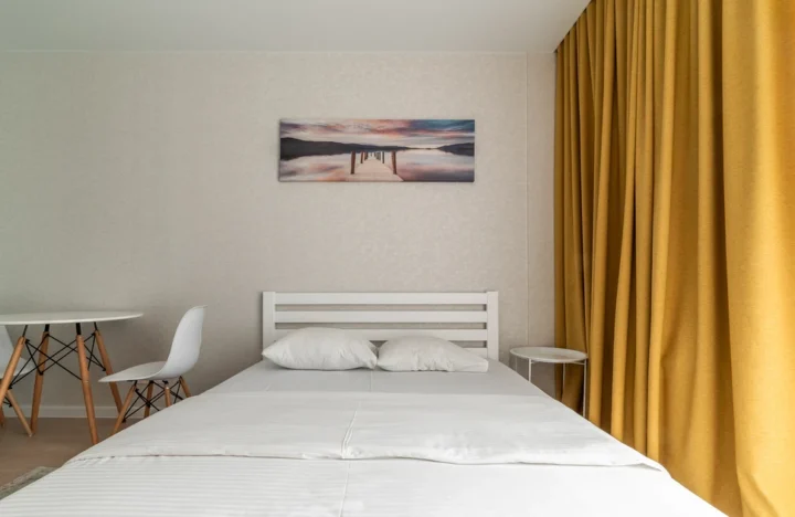 Интерьер квартиры-студии на сутки по адресу: Минск, ул. Игоря Лученка, 13