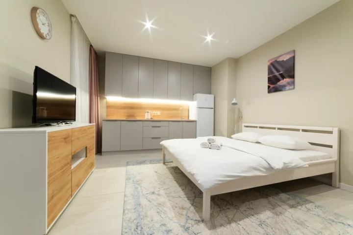 Интерьер квартиры-студии на сутки по адресу: Минск, ул. Игоря Лученка, 23