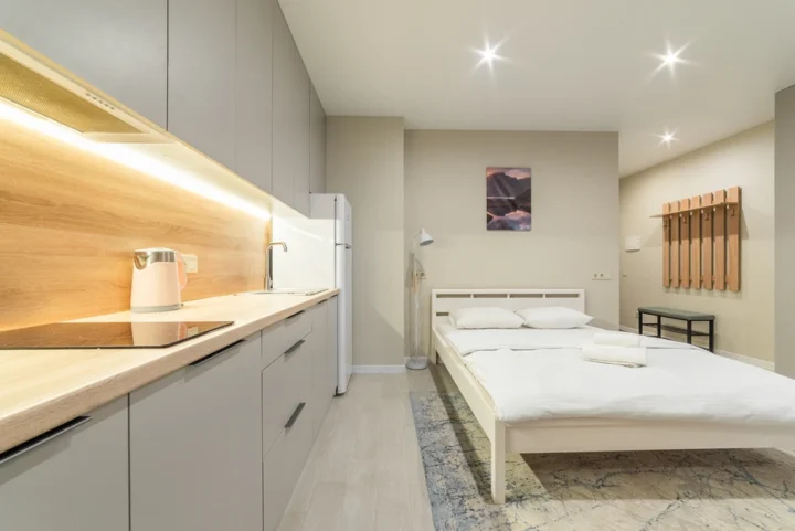 Интерьер квартиры-студии на сутки по адресу: Минск, ул. Игоря Лученка, 23