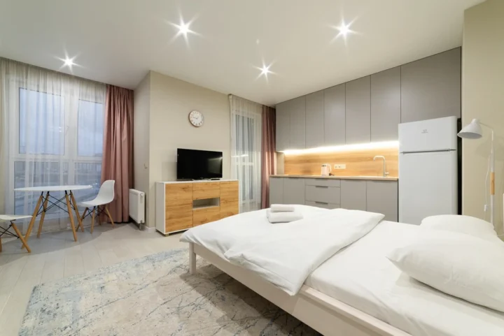 Интерьер квартиры-студии на сутки по адресу: Минск, ул. Игоря Лученка, 23