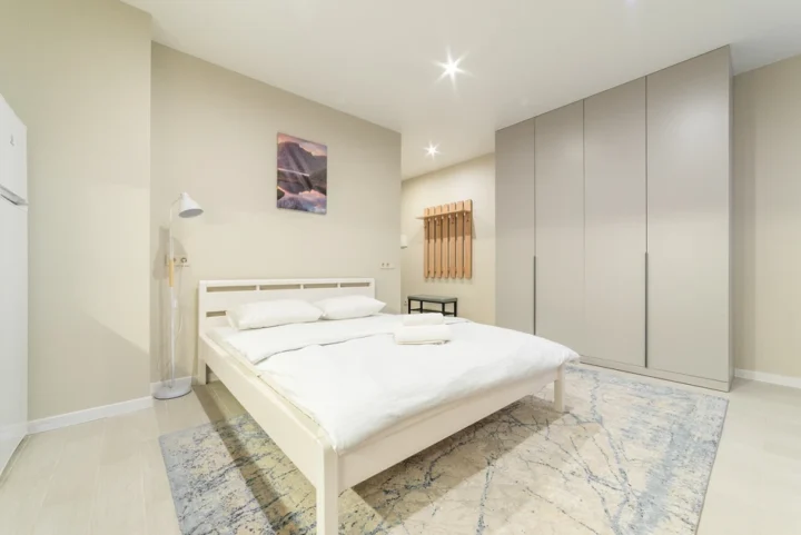 Интерьер квартиры-студии на сутки по адресу: Минск, ул. Игоря Лученка, 23