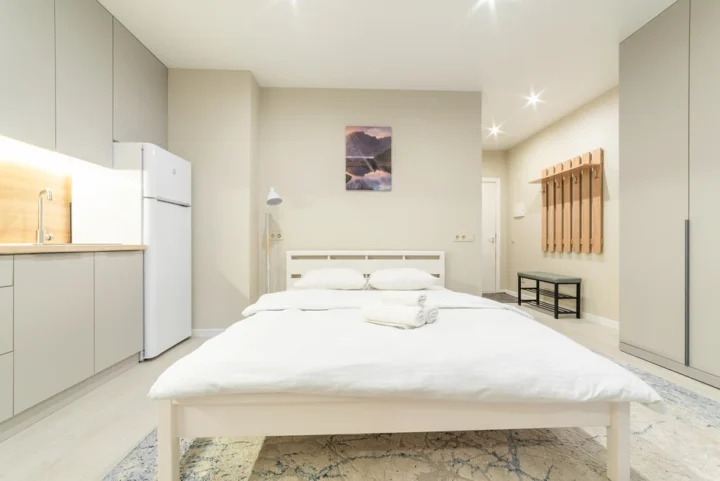 Интерьер квартиры-студии на сутки по адресу: Минск, ул. Игоря Лученка, 23