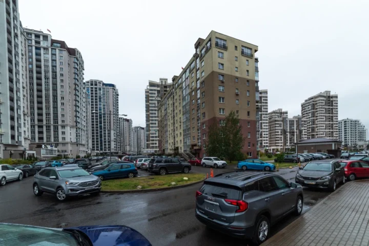 Парковка во дворе по адресу: Минск, ул. Кирилла Туровского, 2