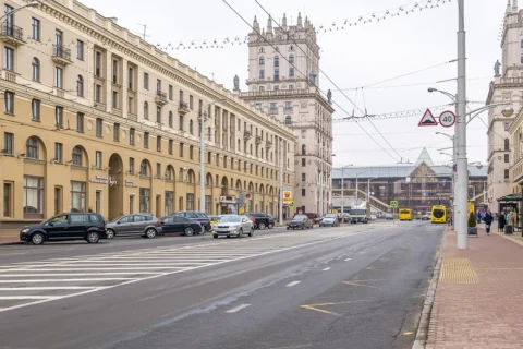Парковка возле дома по адресу: Минск, ул. Кирова, 4