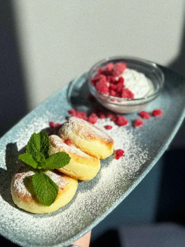 Breakfast at Le Pigeon cafe in Minsk