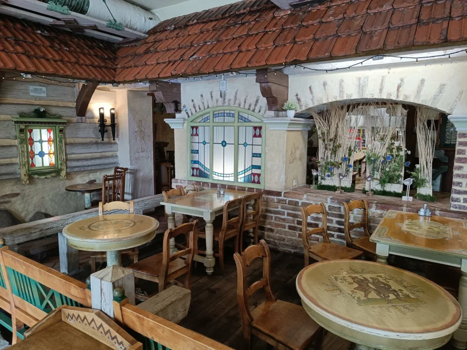 Интерьер ресторана-бистро «ЛИДО» в Минске