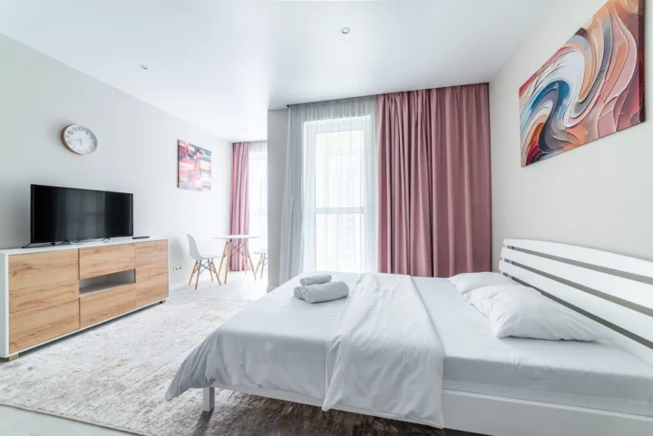 Интерьер квартиры-студии на сутки по адресу: Минск, ул. Игоря Лученка, 19