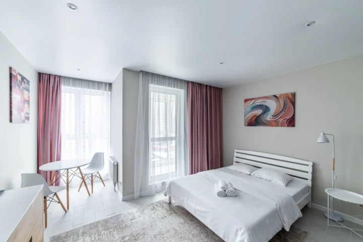 Интерьер квартиры-студии на сутки по адресу: Минск, ул. Игоря Лученка, 19