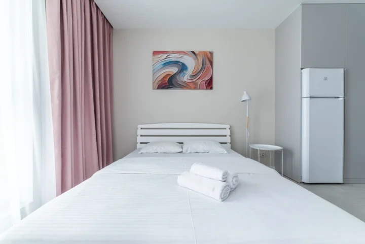 Интерьер квартиры-студии на сутки по адресу: Минск, ул. Игоря Лученка, 19