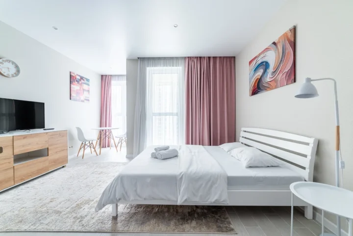 Интерьер квартиры-студии на сутки по адресу: Минск, ул. Игоря Лученка, 19