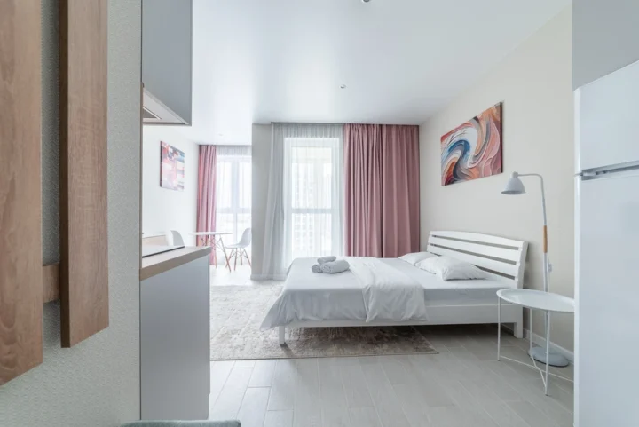 Интерьер квартиры-студии на сутки по адресу: Минск, ул. Игоря Лученка, 19