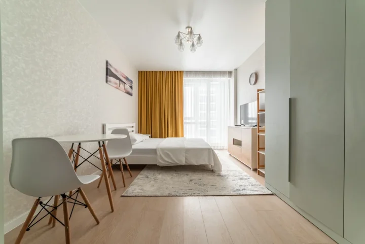 Интерьер квартиры-студии на сутки по адресу: Минск, ул. Игоря Лученка, 13