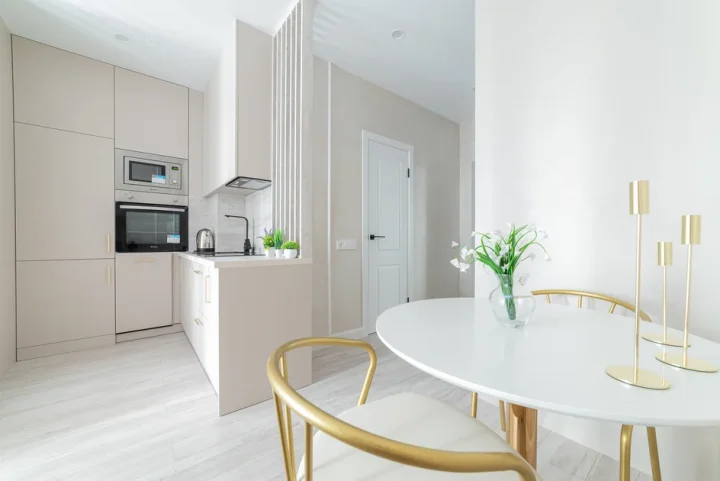 Интерьер квартиры-студии на сутки по адресу: Минск, ул. Игоря Лученка, 25